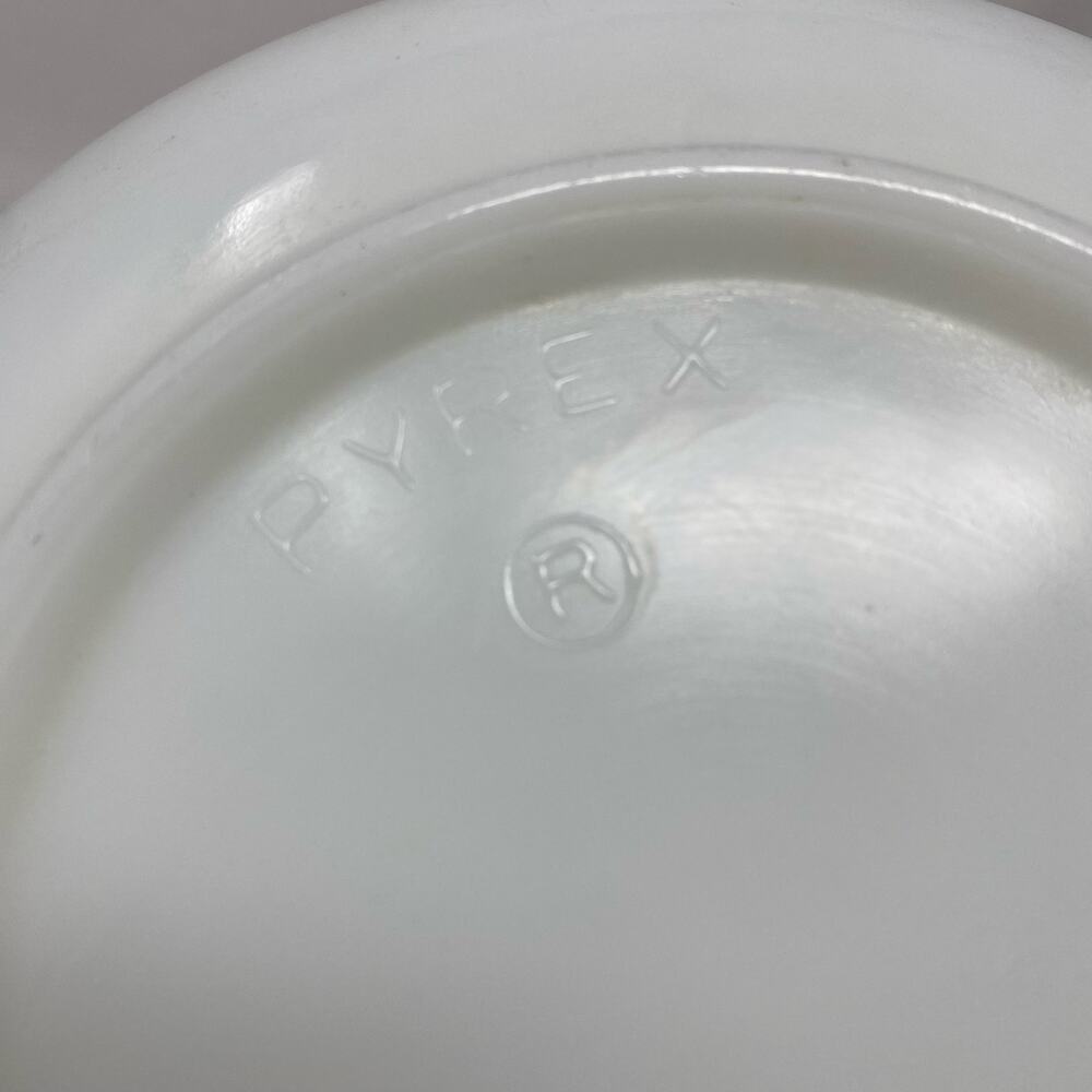 Pyrex white glass ribbed mixing bowl vintage #31 - Picture 2 of 8
